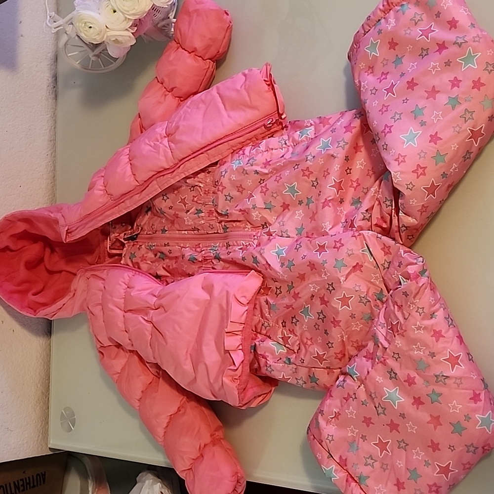 girl's snowsuit, worn a couple of times, small wear on the zipper key.
